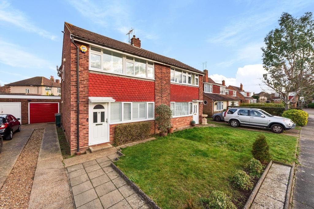 Durrell Way, Shepperton, TW17 3 bed semidetached house £549,950