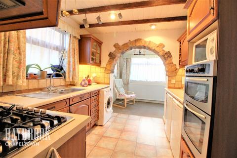63 Grenfolds Road, Grenoside, Sheffield, S35 8NU