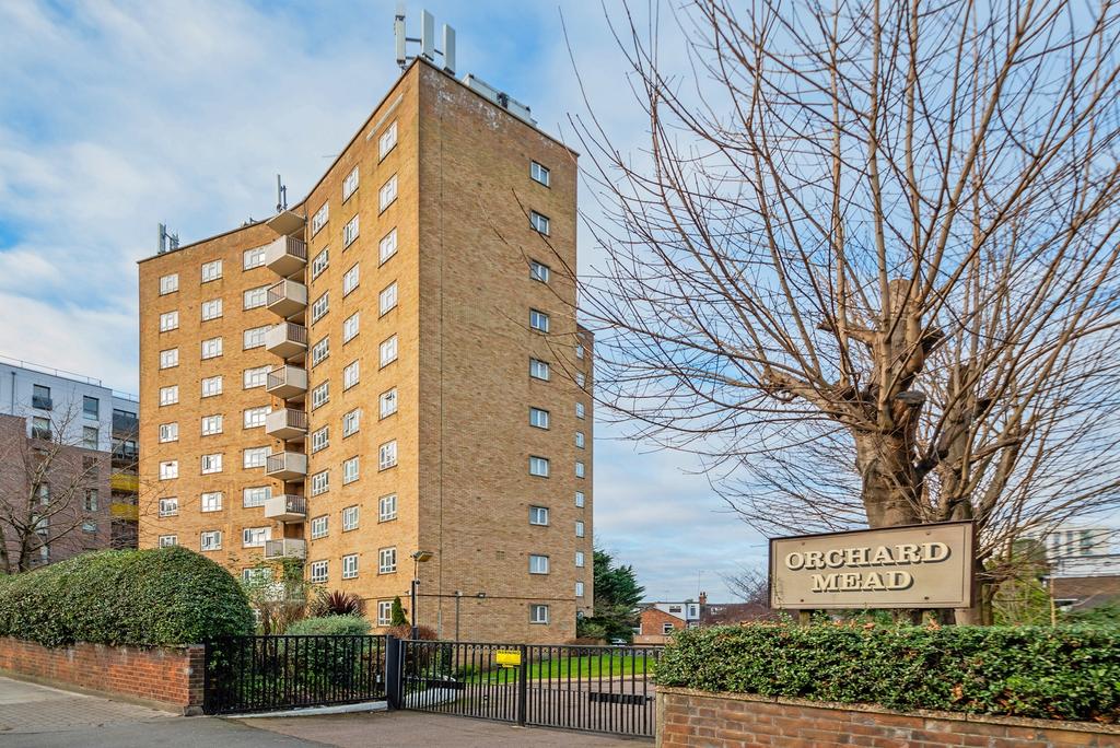 Finchley Road, Hampstead, London NW11 2 bed apartment - £435,000