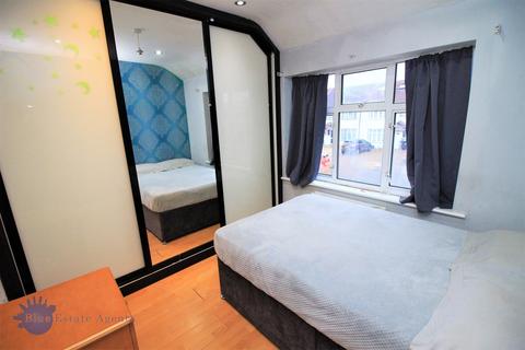 112 Ash Grove, Hounslow, TW5 9DS