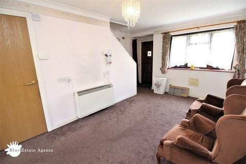 2 bedroom terraced house for sale - Vicarage Farm Road, Hounslow, TW5