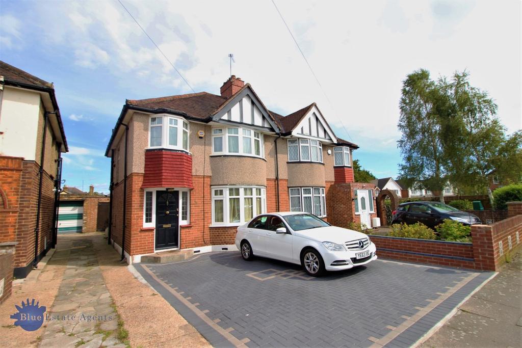 Wentworth Crescent, Hayes, UB3 3 bed semidetached house £550,000