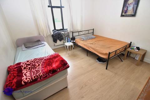 5 The Vale, Hounslow, TW5 9HT
