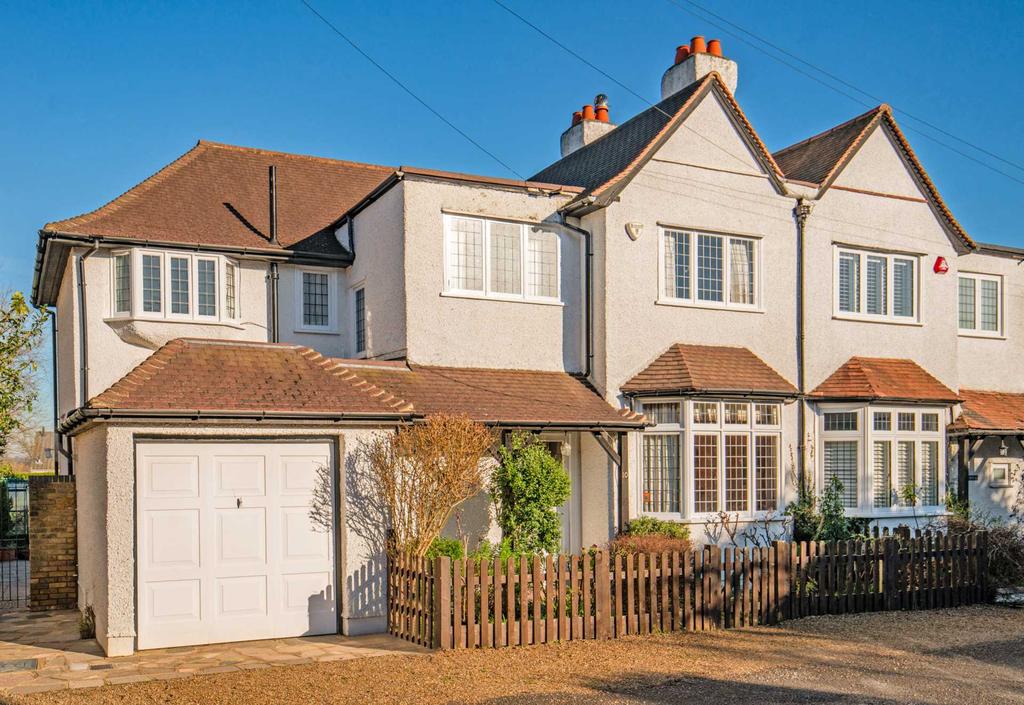 Avenue Rise, Bushey 4 bed semidetached house £875,000
