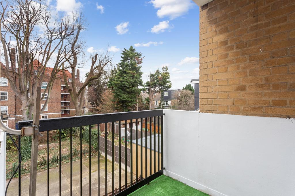 Darenth Road N16 2 bed flat £1,750 pcm (£404 pw)