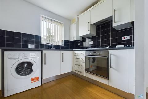 2 bedroom apartment to rent, Old Chester Road, Wirral CH42