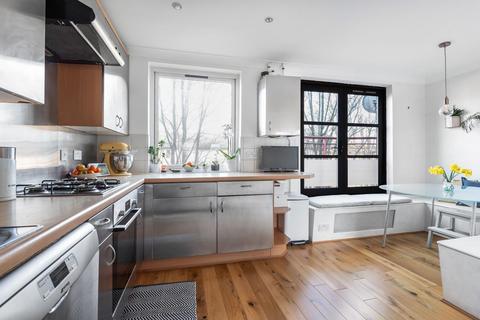 150 Plover Way, London, SE16 7TZ