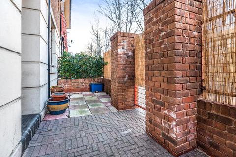 150 Plover Way, London, SE16 7TZ