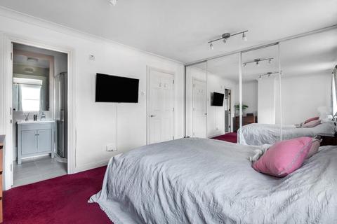 150 Plover Way, London, SE16 7TZ