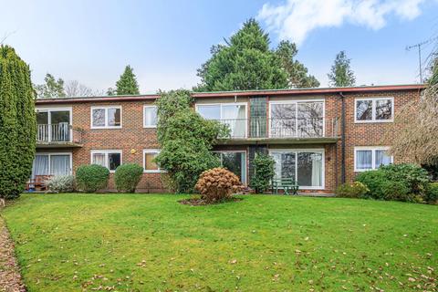 12 Wendela Close, Woking, GU22 7JU