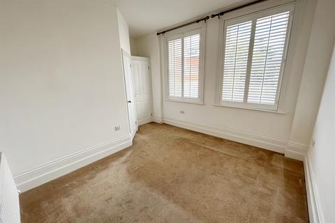 2 bedroom flat to rent, Blandford