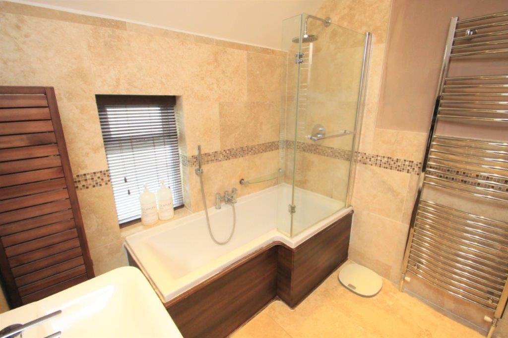 167 Castle Road bathroom a