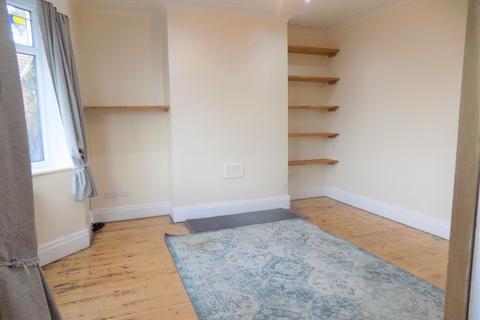 3 bedroom semi-detached house to rent - The Drive, Bardsey, Leeds, LS17