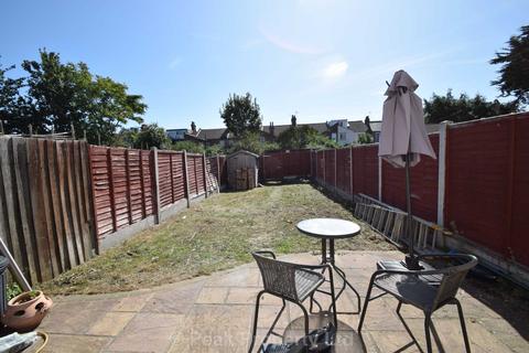 1 bedroom in a house share to rent, Wimborne Road, Southend On Sea SS2