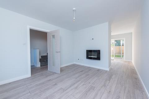 3 bedroom terraced house to rent, Shakespeare Gardens, Cove, GU14