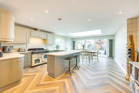 15 Caernarvon Close, Hockley, SS5 4XH