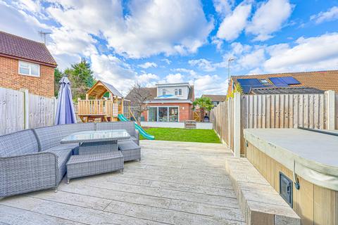 15 Caernarvon Close, Hockley, SS5 4XH
