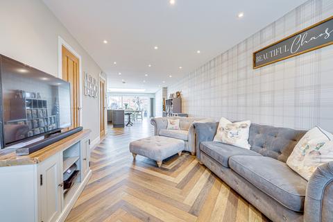 15 Caernarvon Close, Hockley, SS5 4XH