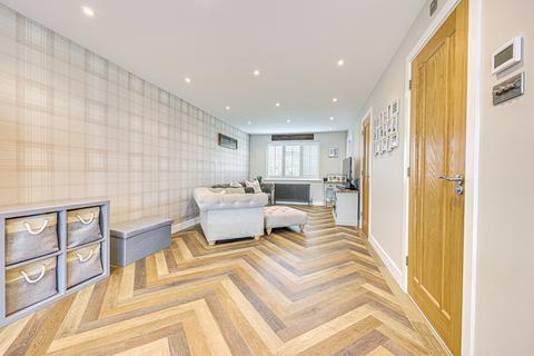 15 Caernarvon Close, Hockley, SS5 4XH