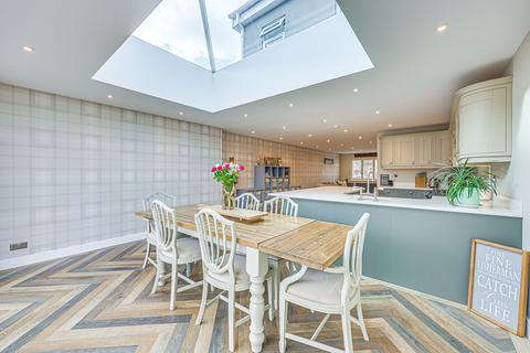 15 Caernarvon Close, Hockley, SS5 4XH