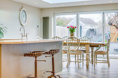 15 Caernarvon Close, Hockley, SS5 4XH