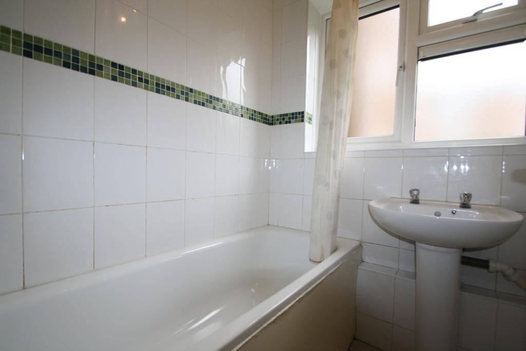 Sansom Road, Leytonstone 2 bed ground floor flat £240,000