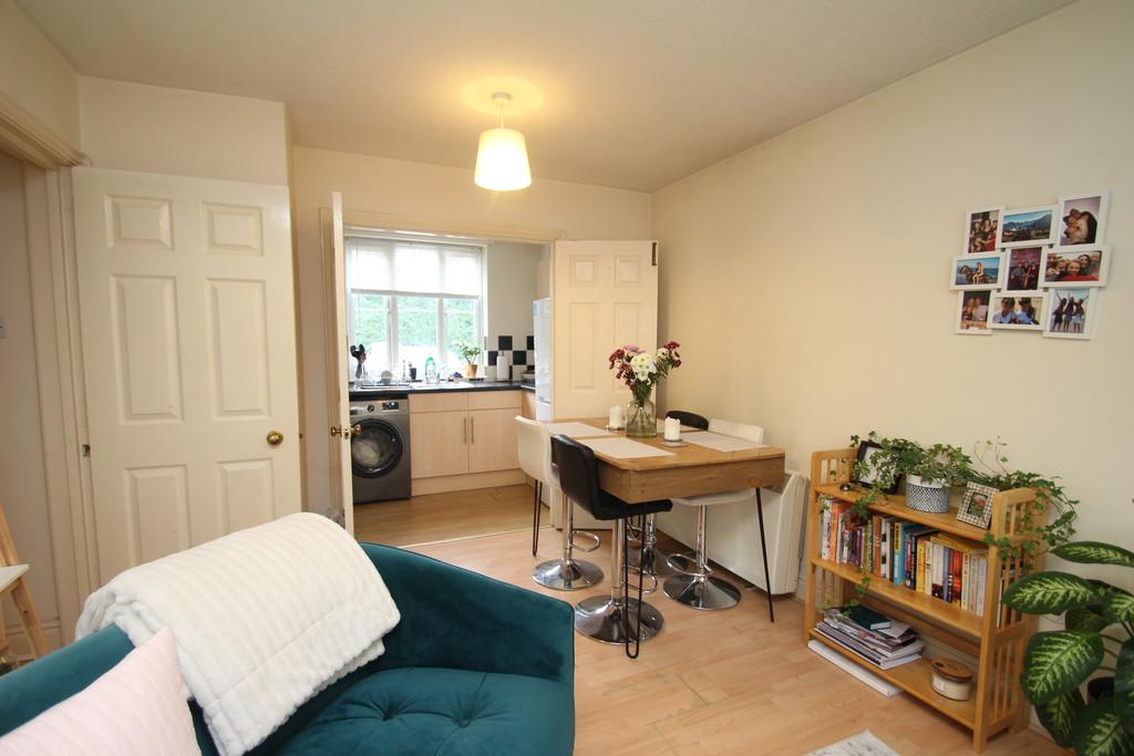 Bodmin Road, Chelmsford 2 bed apartment £900 pcm (£208 pw)