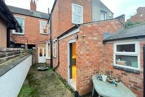 4 bedroom terraced house to rent, Beaconsfield Road, Leicester