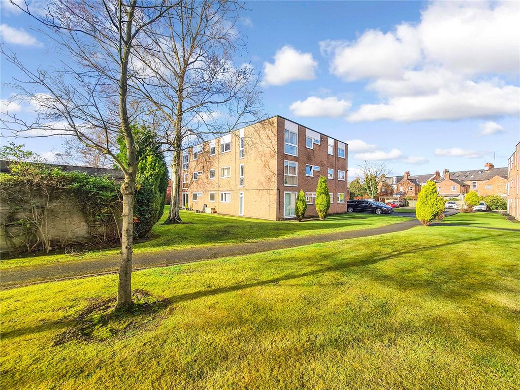 Grange Court, Grange Road, Bowdon... 2 bed apartment £220,000