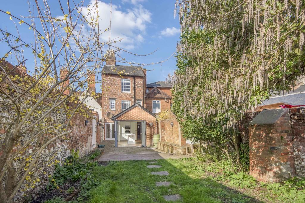 Hart Street, HenleyonThames, RG9 2AU 4 bed townhouse £4,500 pcm (£1,038 pw)