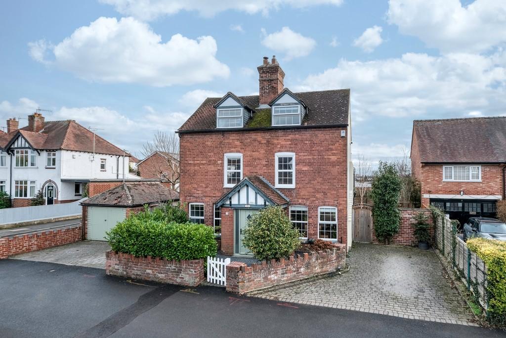 Old Northwick Lane, Worcester 4 bed detached house £500,000