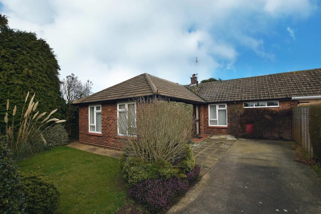 St. Ives Close, Kesgrave, Ipswich Ip5 3 Bed Semi-detached Bungalow 