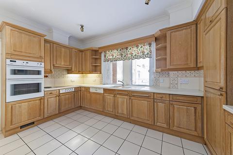 4 bedroom flat to rent, Princes Gate, South Kensington