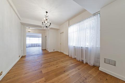 4 bedroom flat to rent, Princes Gate, South Kensington