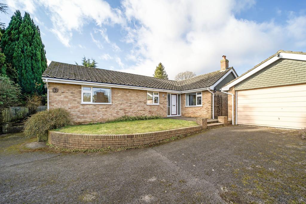 Timbercroft Close, Four Marks, Hampshire 4 bed detached bungalow £625,000
