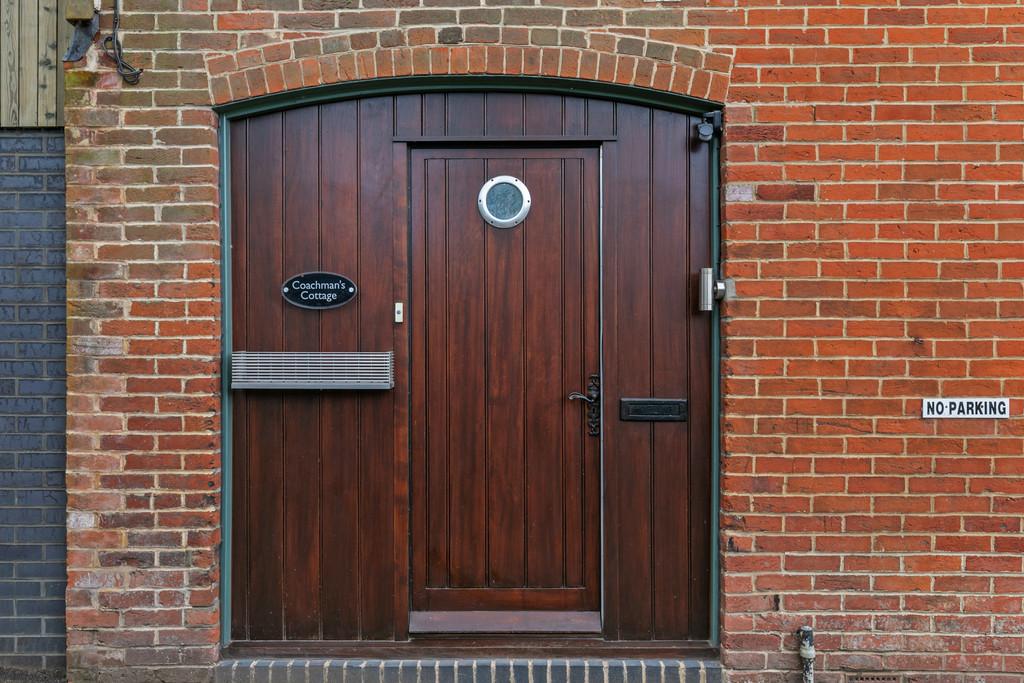 Middle Road, Winchester 1 bed cottage £1,200 pcm (£277 pw)