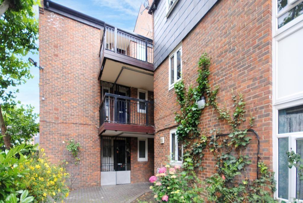 Langdale Close SE17 1 bed apartment £1,325 pcm (£306 pw)