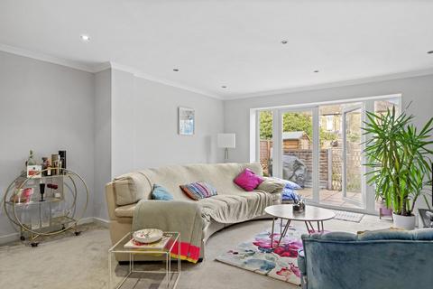 4 Andrews Close, Buckhurst Hill, IG9 5BL