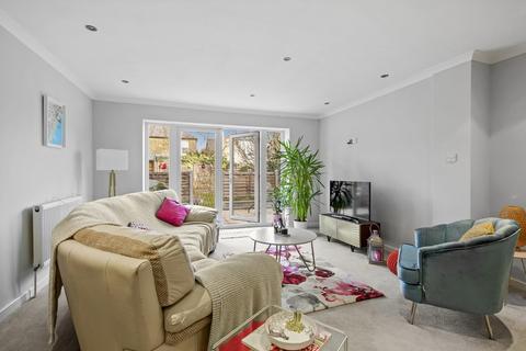 4 Andrews Close, Buckhurst Hill, IG9 5BL