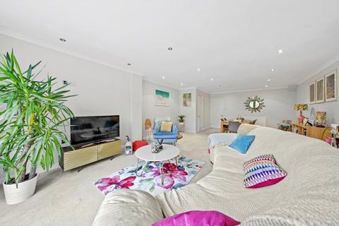 4 Andrews Close, Buckhurst Hill, IG9 5BL