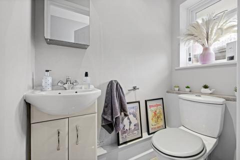 4 Andrews Close, Buckhurst Hill, IG9 5BL