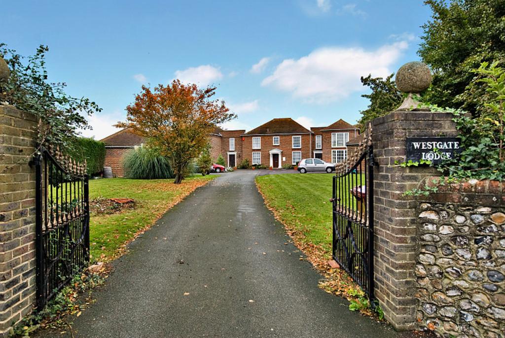 Westgate Lodge, Westgate, Chichester 2 bed apartment £285,000
