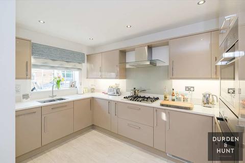 9 Retreat Way, Chigwell, IG7 6EL