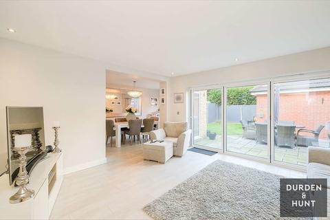 9 Retreat Way, Chigwell, IG7 6EL