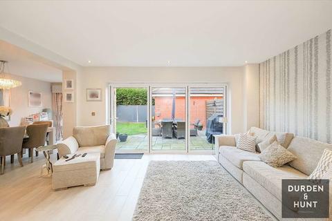 9 Retreat Way, Chigwell, IG7 6EL