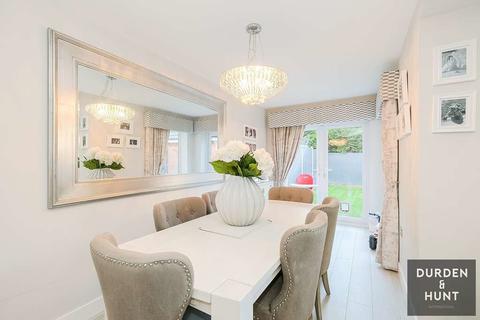 9 Retreat Way, Chigwell, IG7 6EL