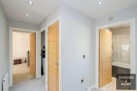 9 Retreat Way, Chigwell, IG7 6EL