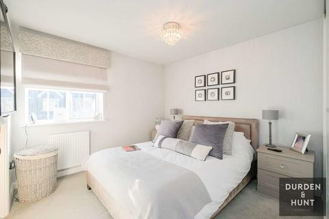 9 Retreat Way, Chigwell, IG7 6EL