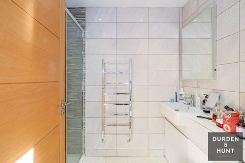 9 Retreat Way, Chigwell, IG7 6EL