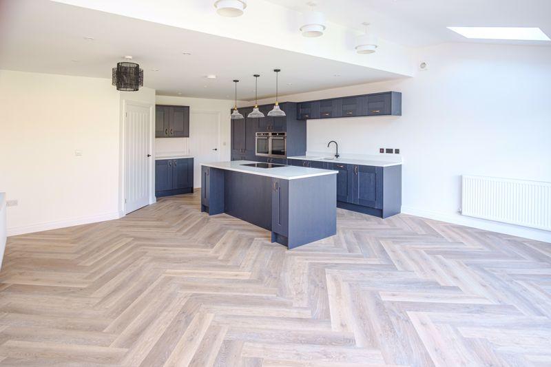Kings Road, Calf Heath Wolverhampton 4 bed detached house £425,000